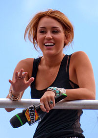 La Biografía de Miley Cyrus